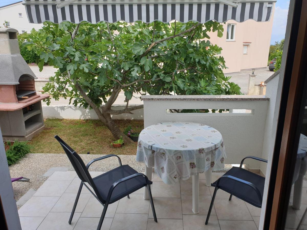 Apartment Luna Malinska Exterior photo