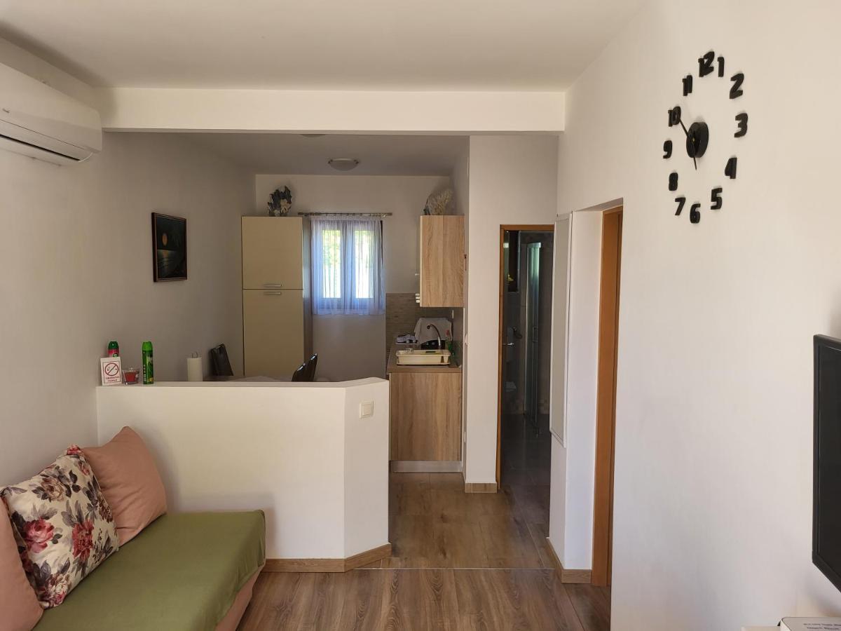 Apartment Luna Malinska Exterior photo